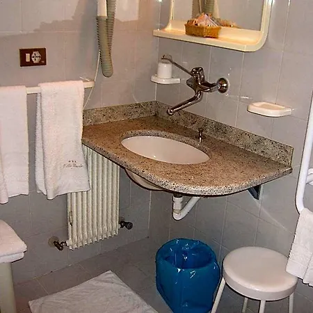 Hotell Carla 3*